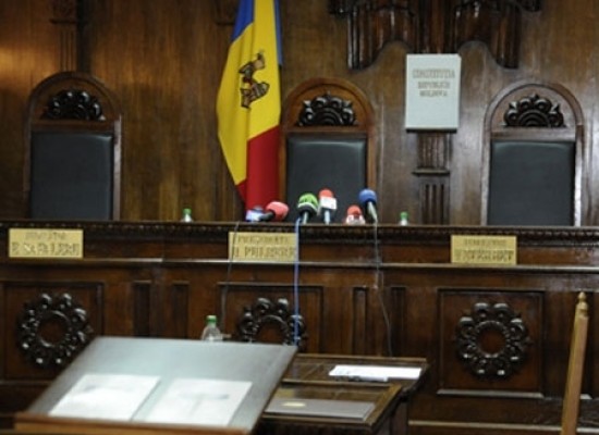 Конституционный суд освободил всех чиновников от антикоррупционных проверок