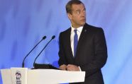 Медведев назвал причины отказа США принять российскую делегацию