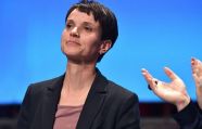 Лидер антииммигрантской партии Германии призвал Меркель уйти в отставку