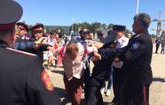 В аэропорту Анапы на Алексея Навального напали казаки (ВИДЕО)