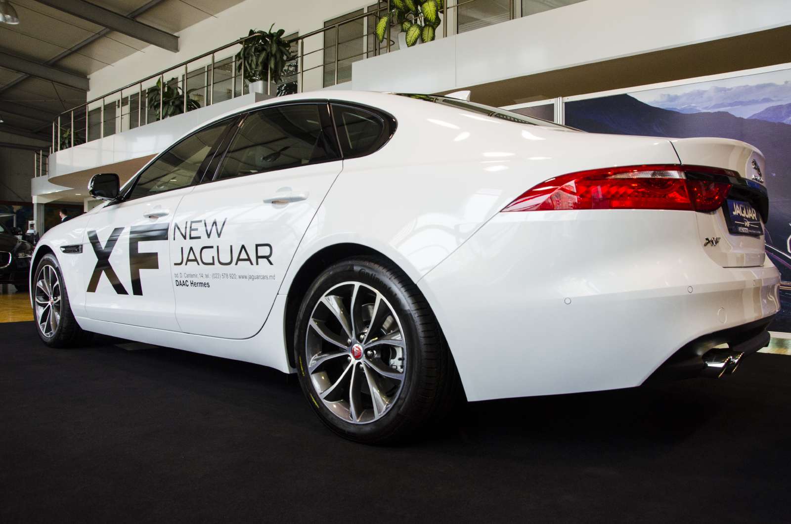 Новинка JaguarXF: День открытых дверей в автосалоне на Кантемира, 14