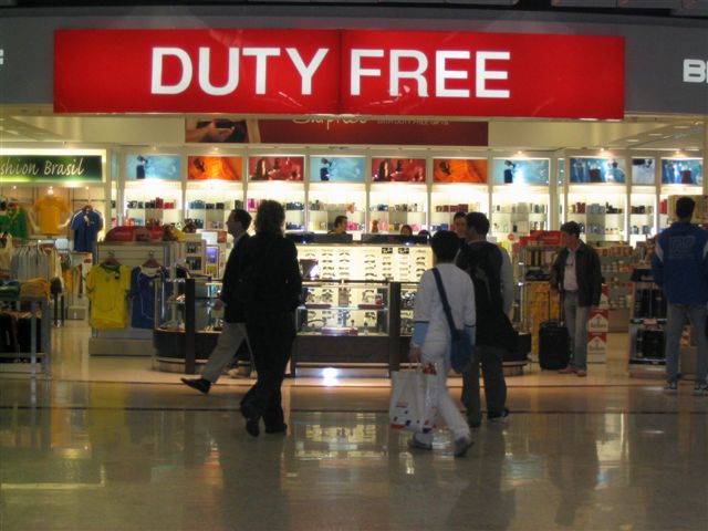 Liberalii propun interzicerea magazinelor duty-free la intrarea în țară