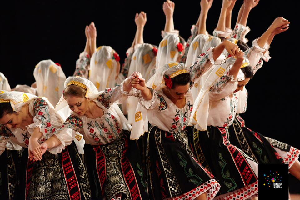 Молдовеняска. Ансамбль жок молдавский. Жок ансамбль танца Молдавии. Ансамбль жок молдавский танец. Молдавия танец жок.