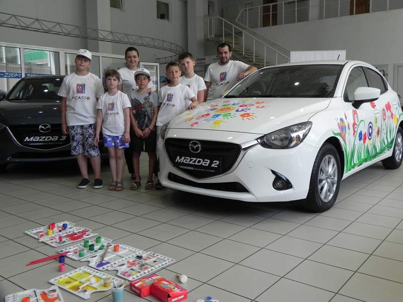 Новая модель «Mazda 2» была стилизована детьми из «Picasso» (ФОТО)